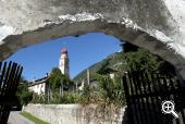 Eingang Gaudenttenturm mit Pfarrkirche